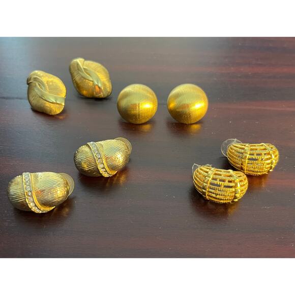VTG Earring Lot of 4 Gold Tone Studs Napier Unsigned Glam Coquette Regency Prom - Picture 1 of 6